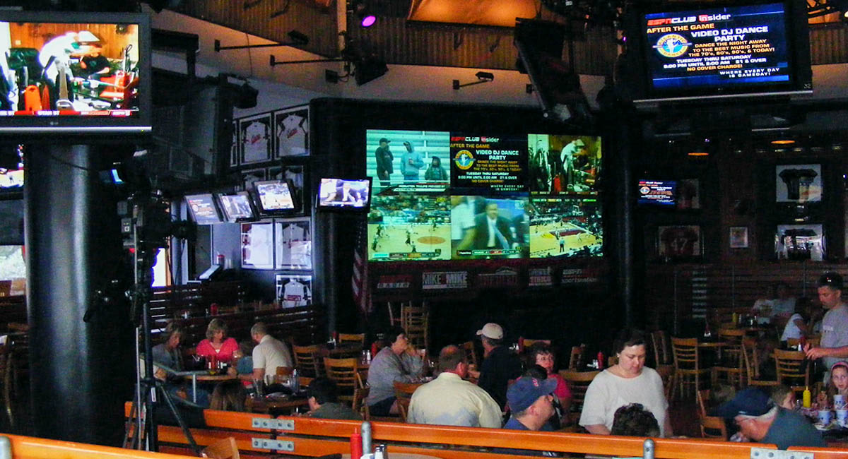 Sports bar with a lot of TV screens
